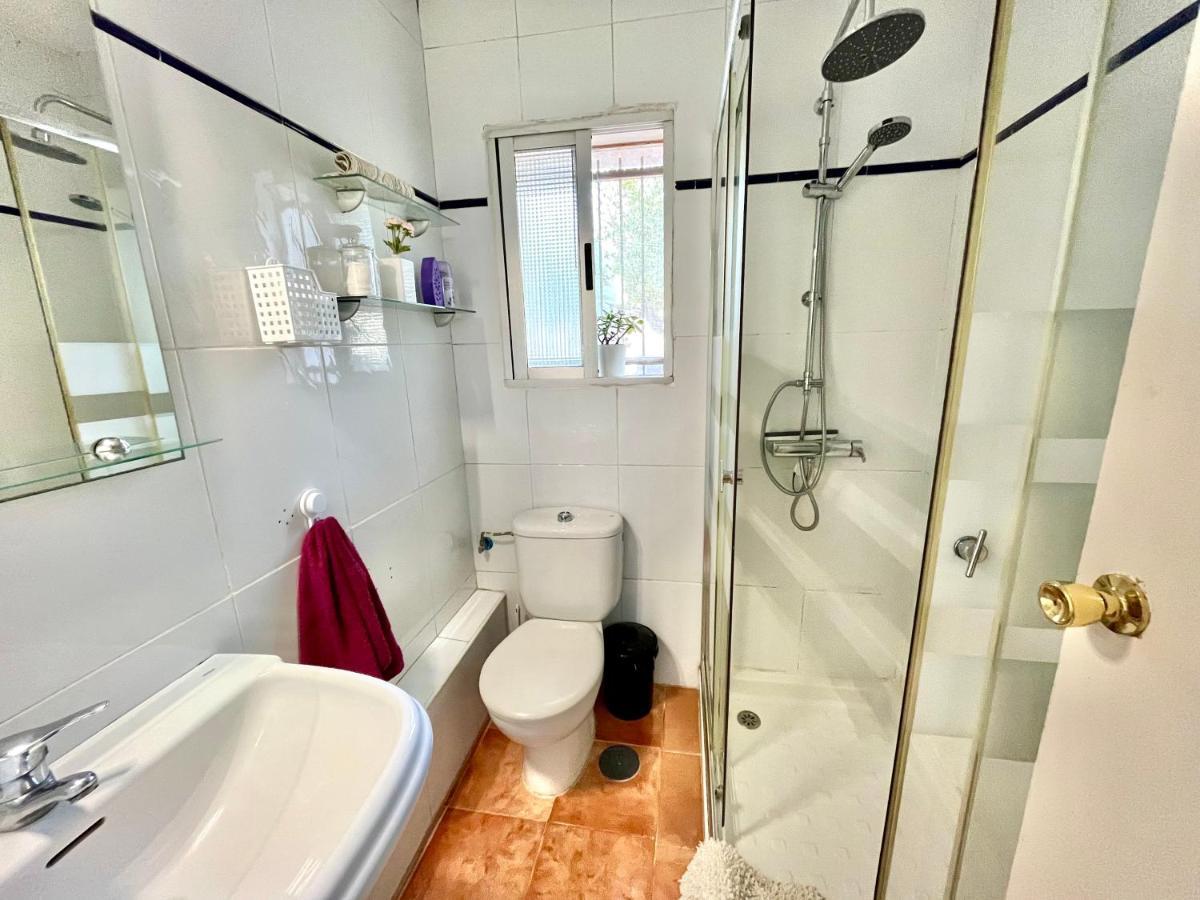 Estudio Adosado Acogedor Con Jardin, Barbacoa Y Parking Privado Alicante Luaran gambar